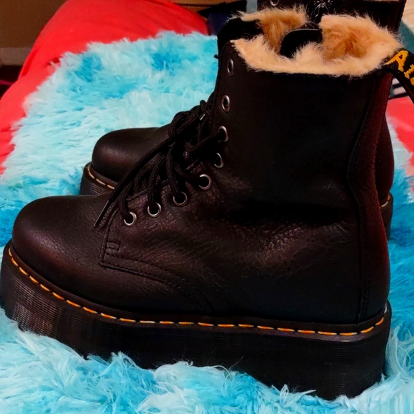 Dr. Martens Shoes - Dr. Martens boots size 8